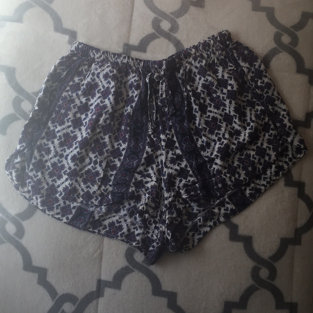 BRANDY MELVILLE flowy shorts